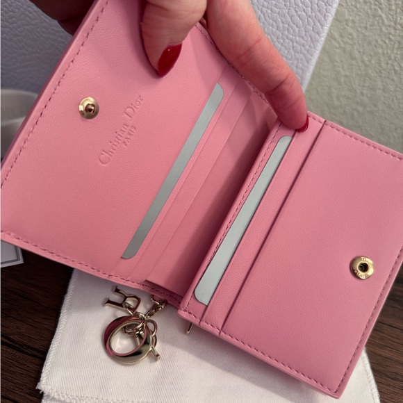 NEW DIOR Lady Dior Cannage Lambskin Leather Medium Compact Wallet in Pink - Picture 4 of 9